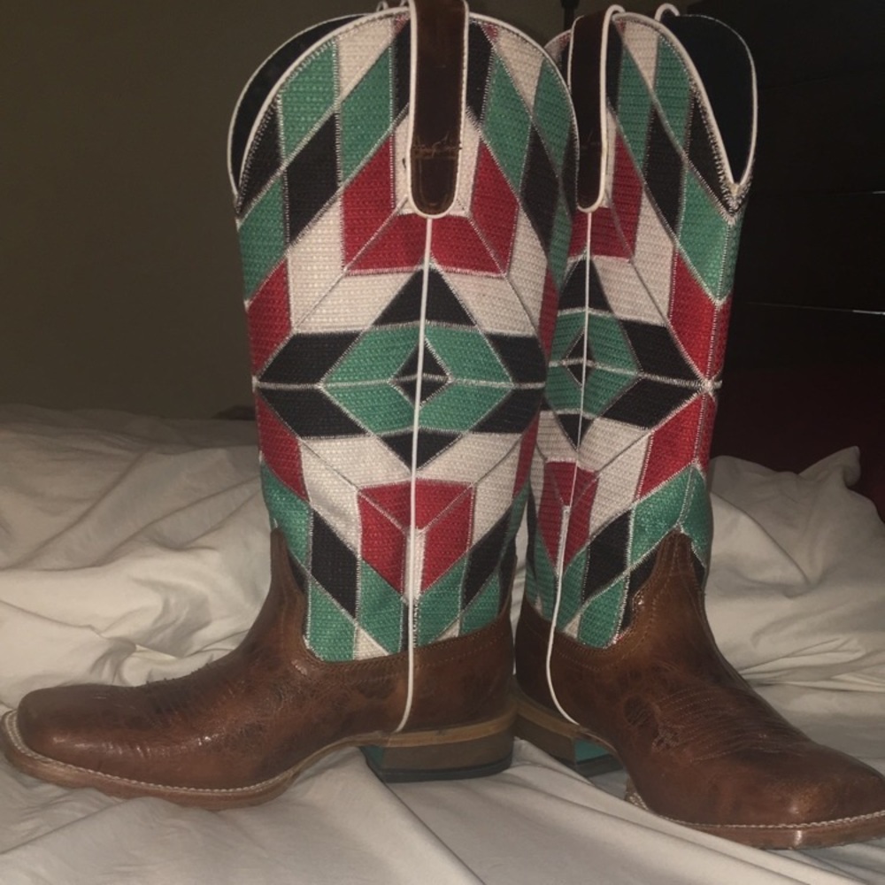 BRAND NEW Ariat Boots